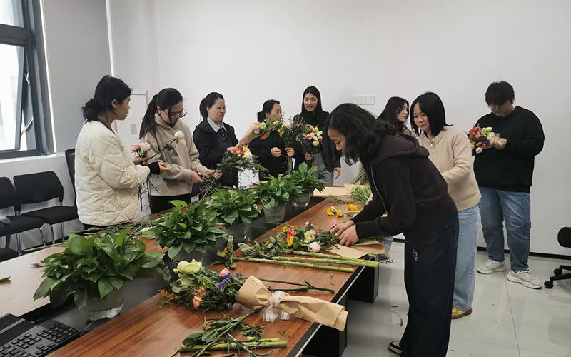 女神们打造专属自己的节日花