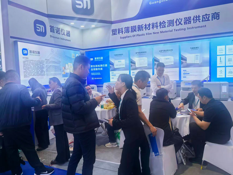 专业团队现场讲解产品优势
